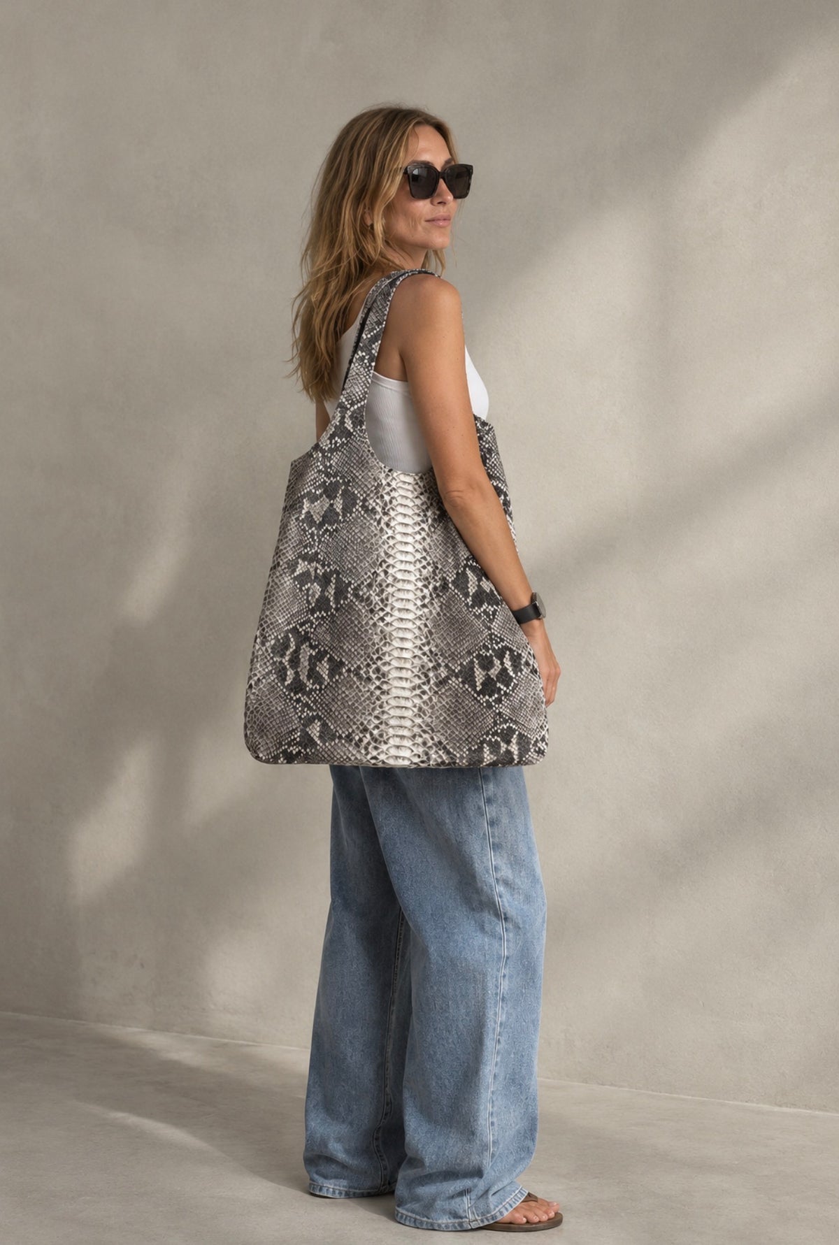Gray python skin tote bag with natural snake scale pattern, made to order by HEDONISTBALI - photo 2