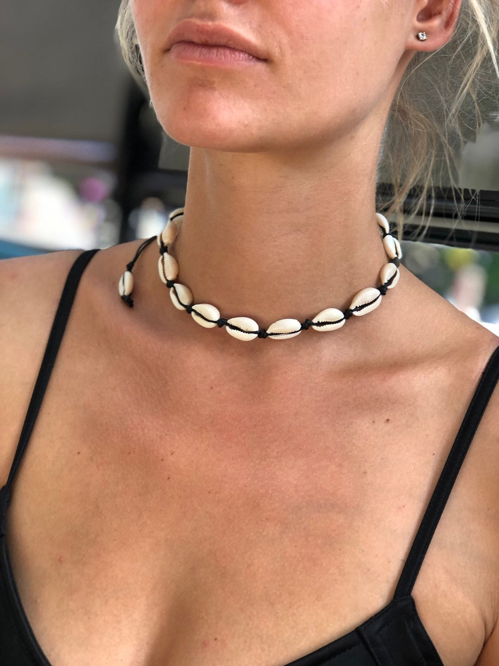 Shell Choker Necklace — Black Cowrie