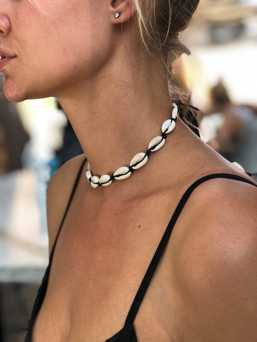 Shell Choker Necklace — Black Cowrie