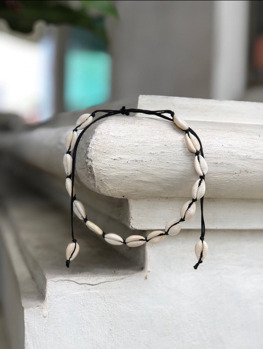 Shell Choker Necklace — Black Cowrie
