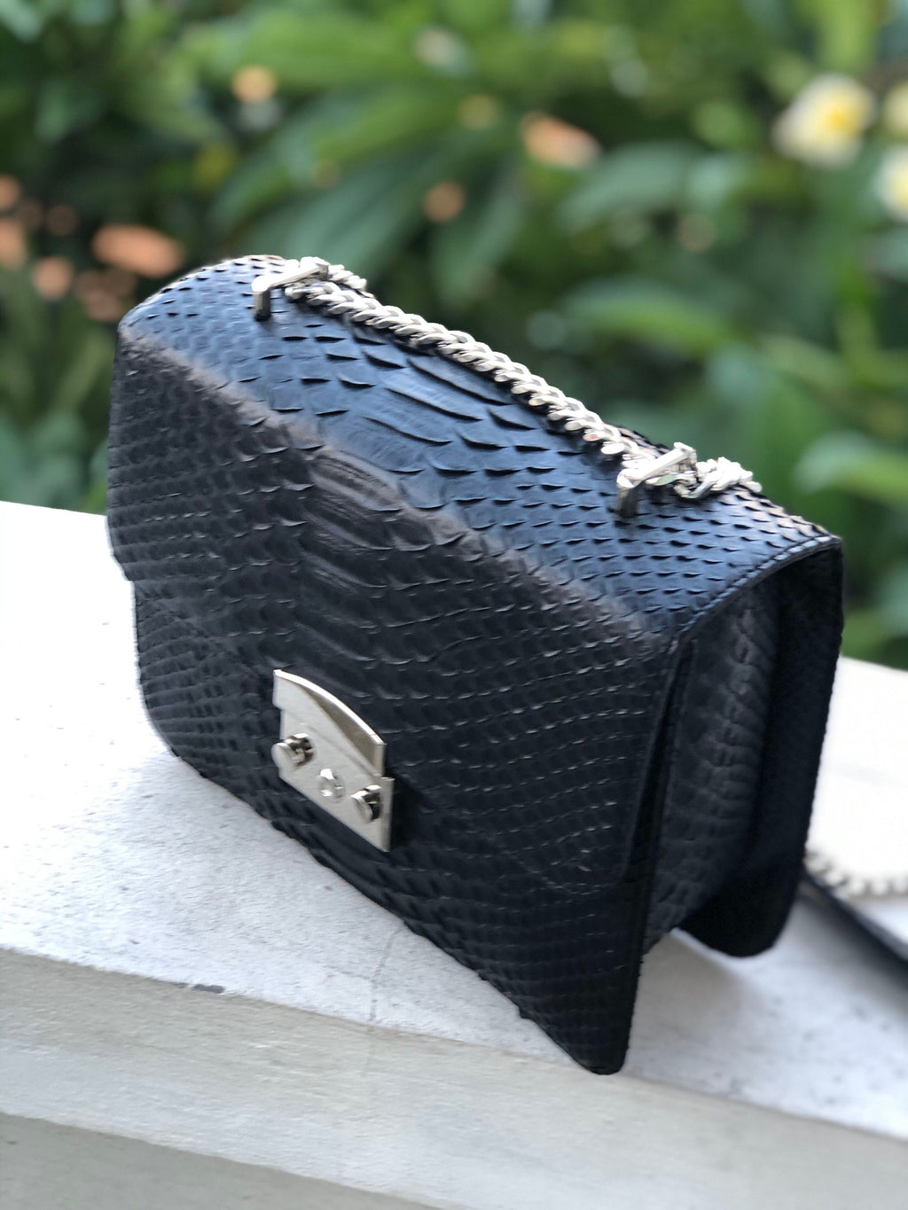 Black chain crossbody classy woman bag