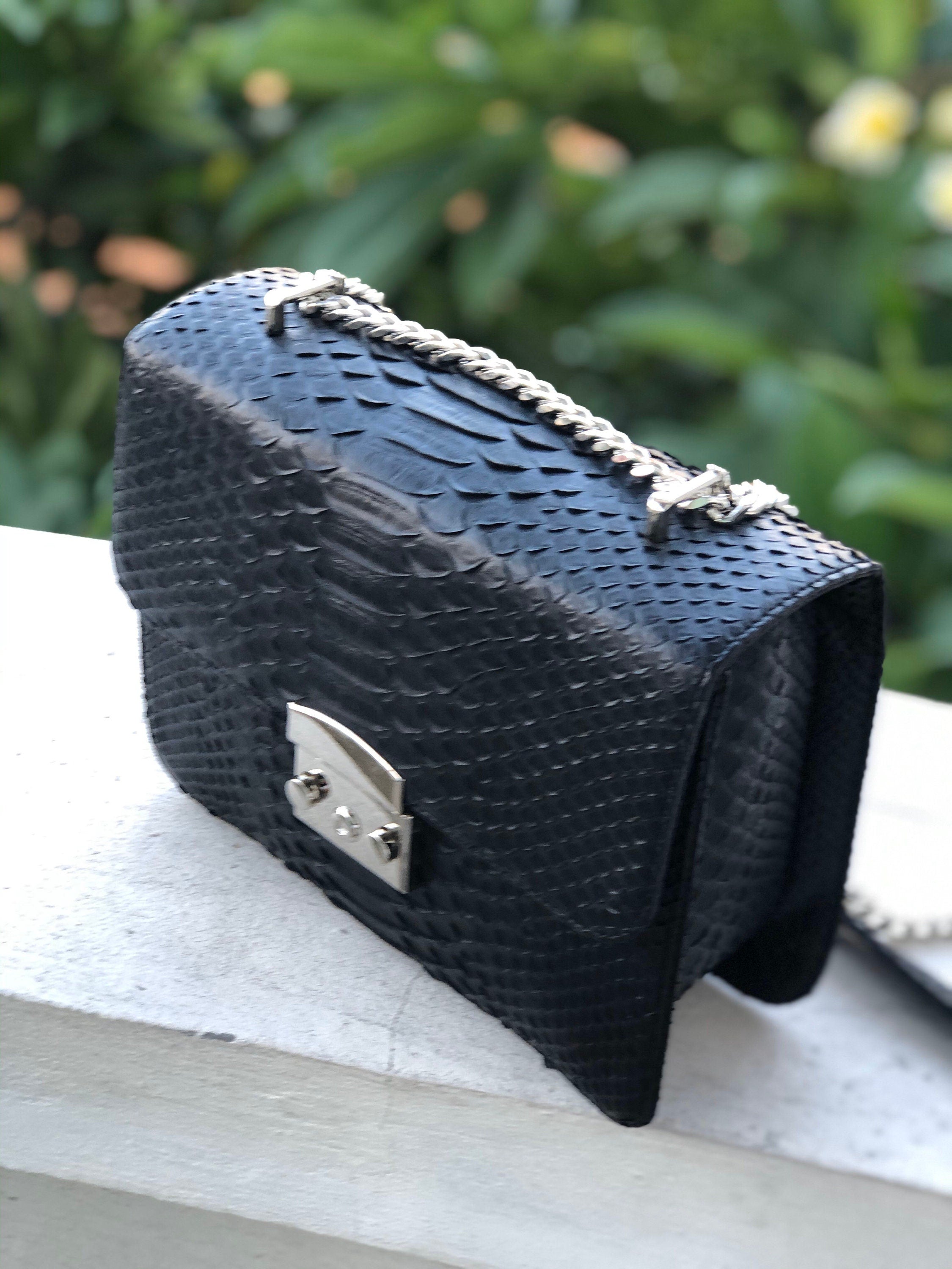 Black chain crossbody classy woman bag