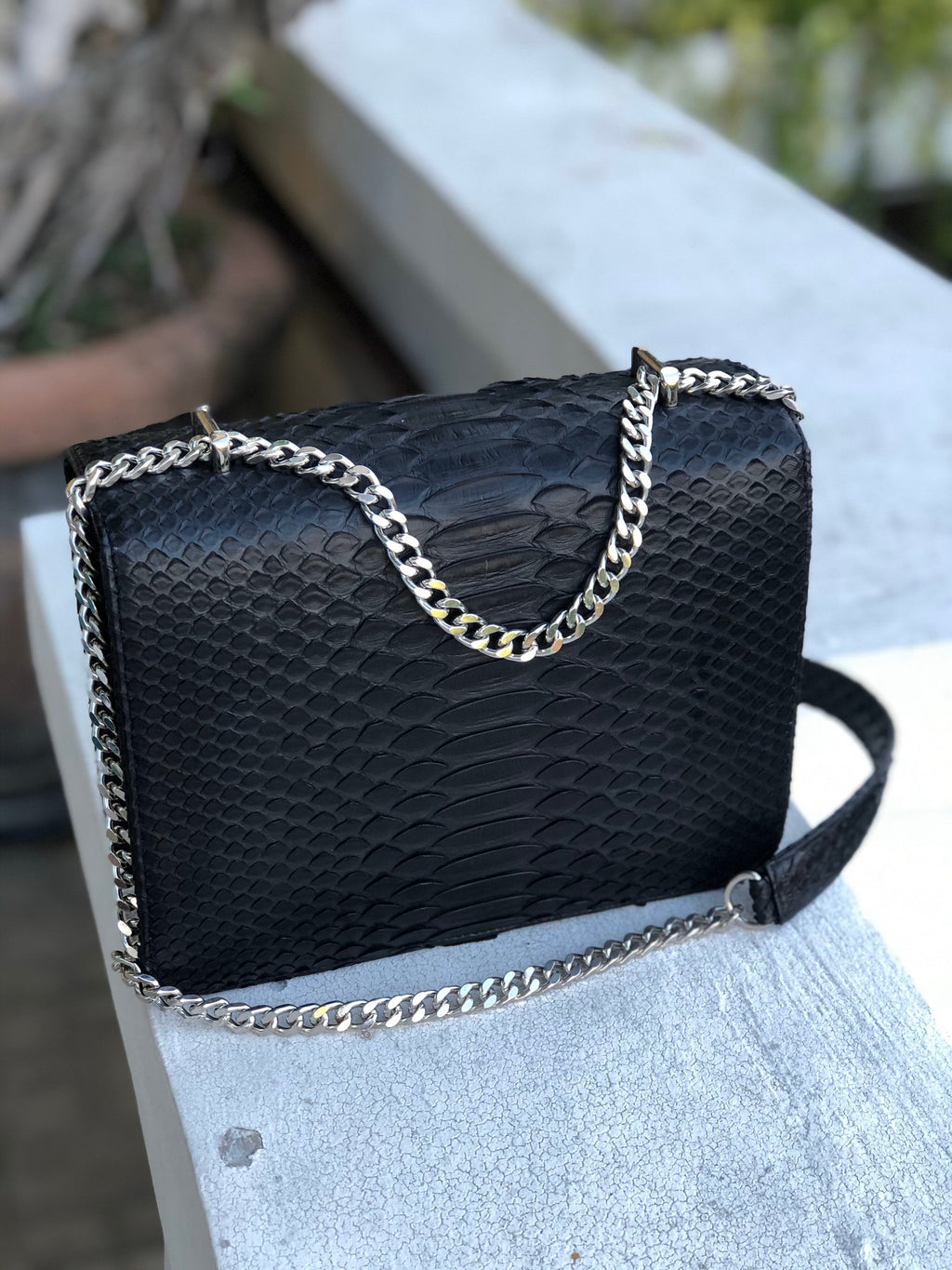 Black chain crossbody classy woman bag