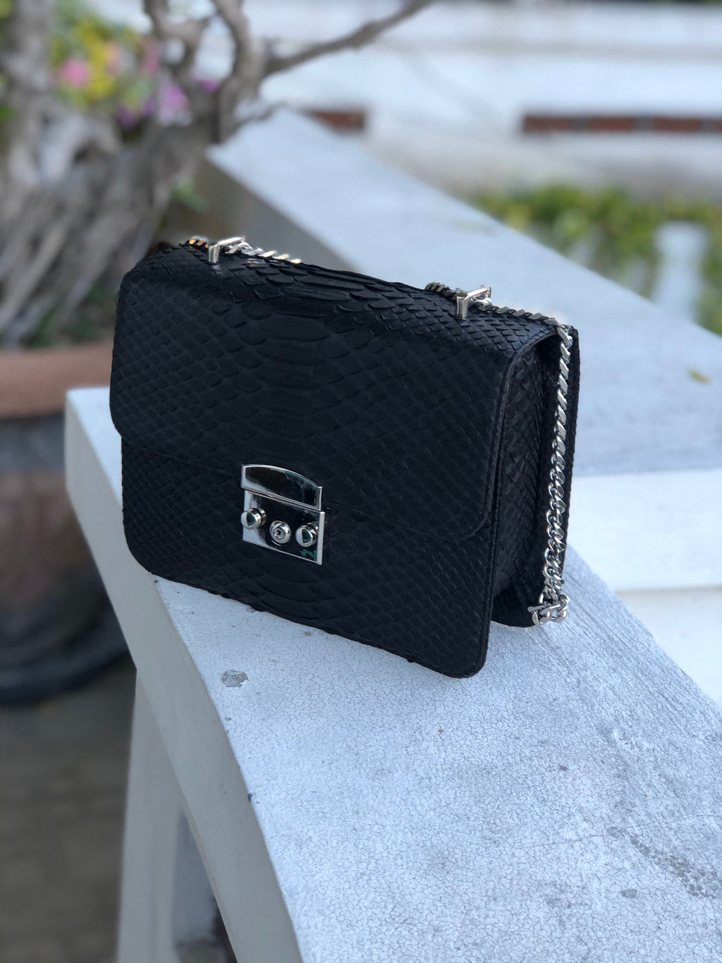 Black chain crossbody classy woman bag