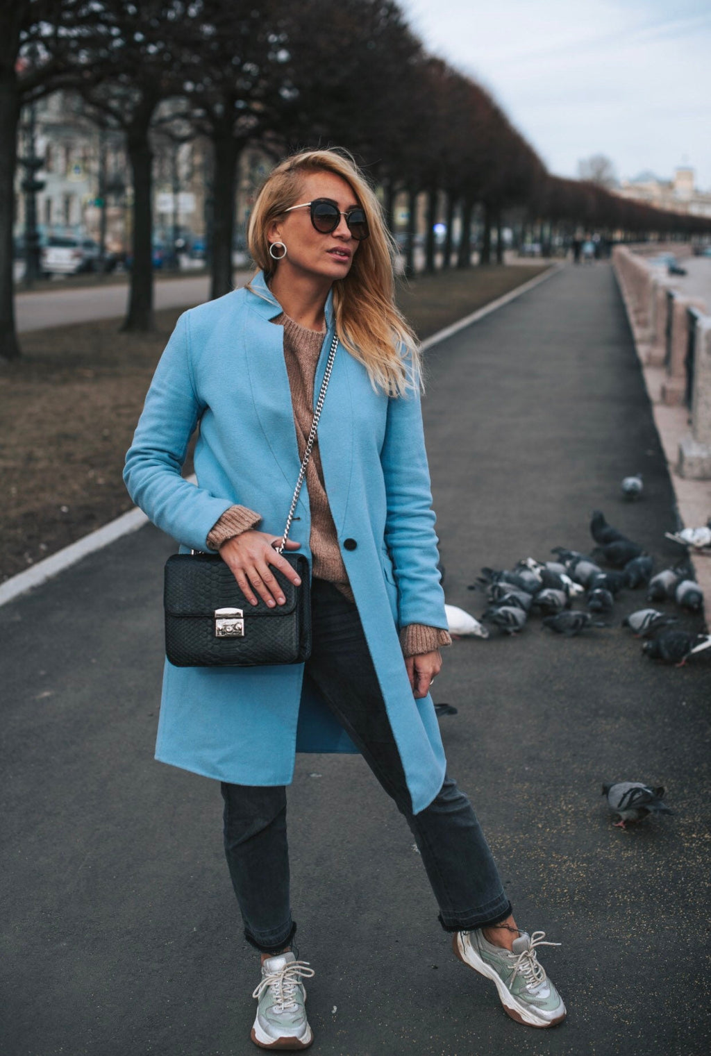 Black chain crossbody classy woman bag