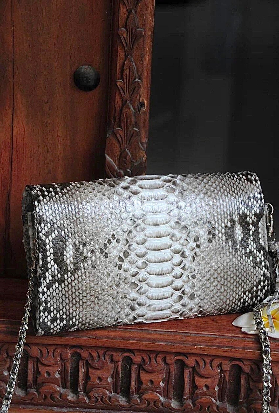 Genuine python skin classy grey flat clutch with shoulder chain — Red