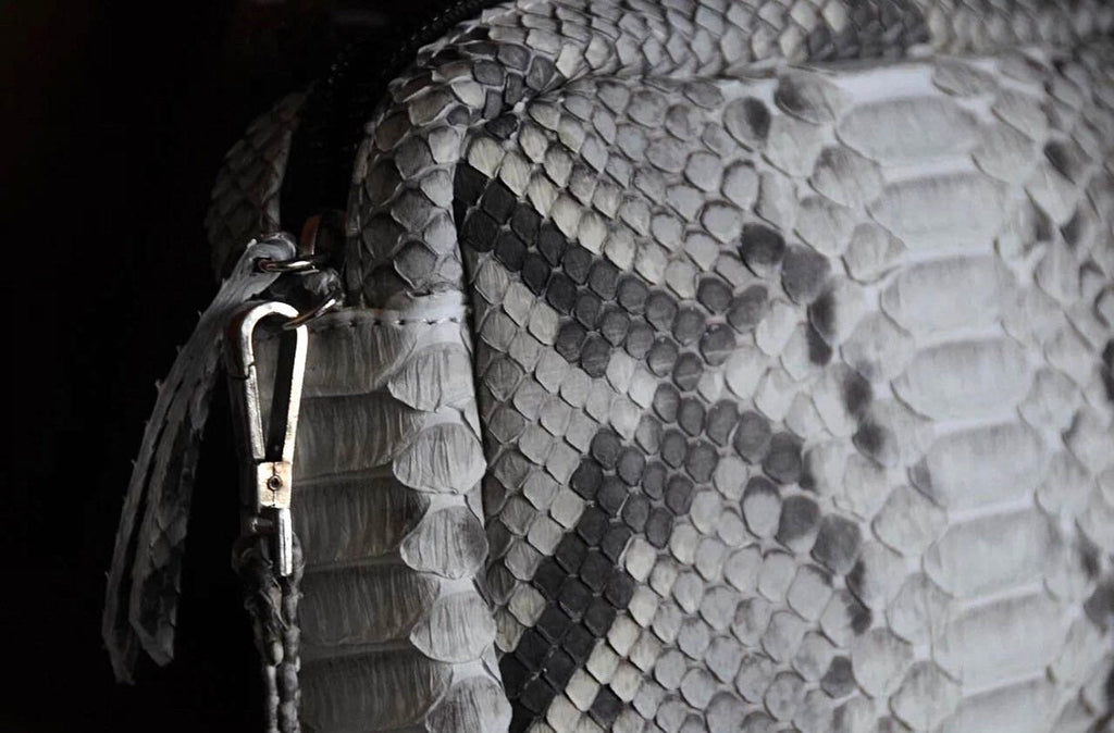 Smalll woman genuine python skin elegant grey snake print clutch — Red