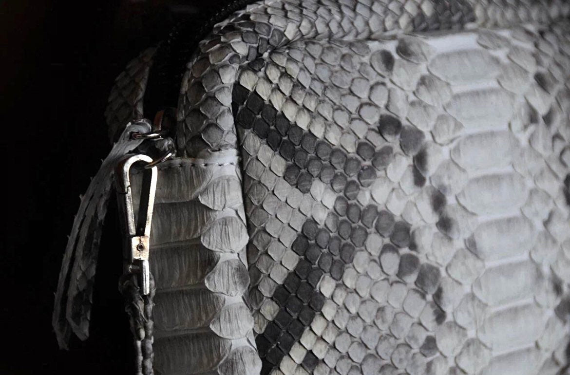 Smalll woman genuine python skin elegant grey snake print clutch — Red
