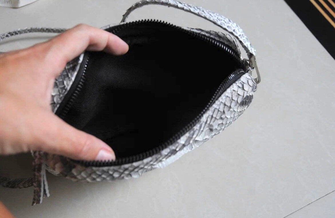 Smalll woman genuine python skin elegant grey snake print clutch — Red