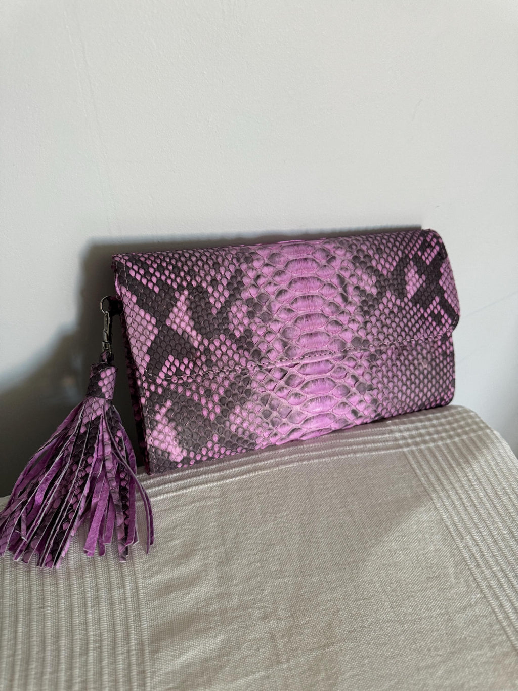 Genuine python skin classy flat clutch with shoulder chain — Pink