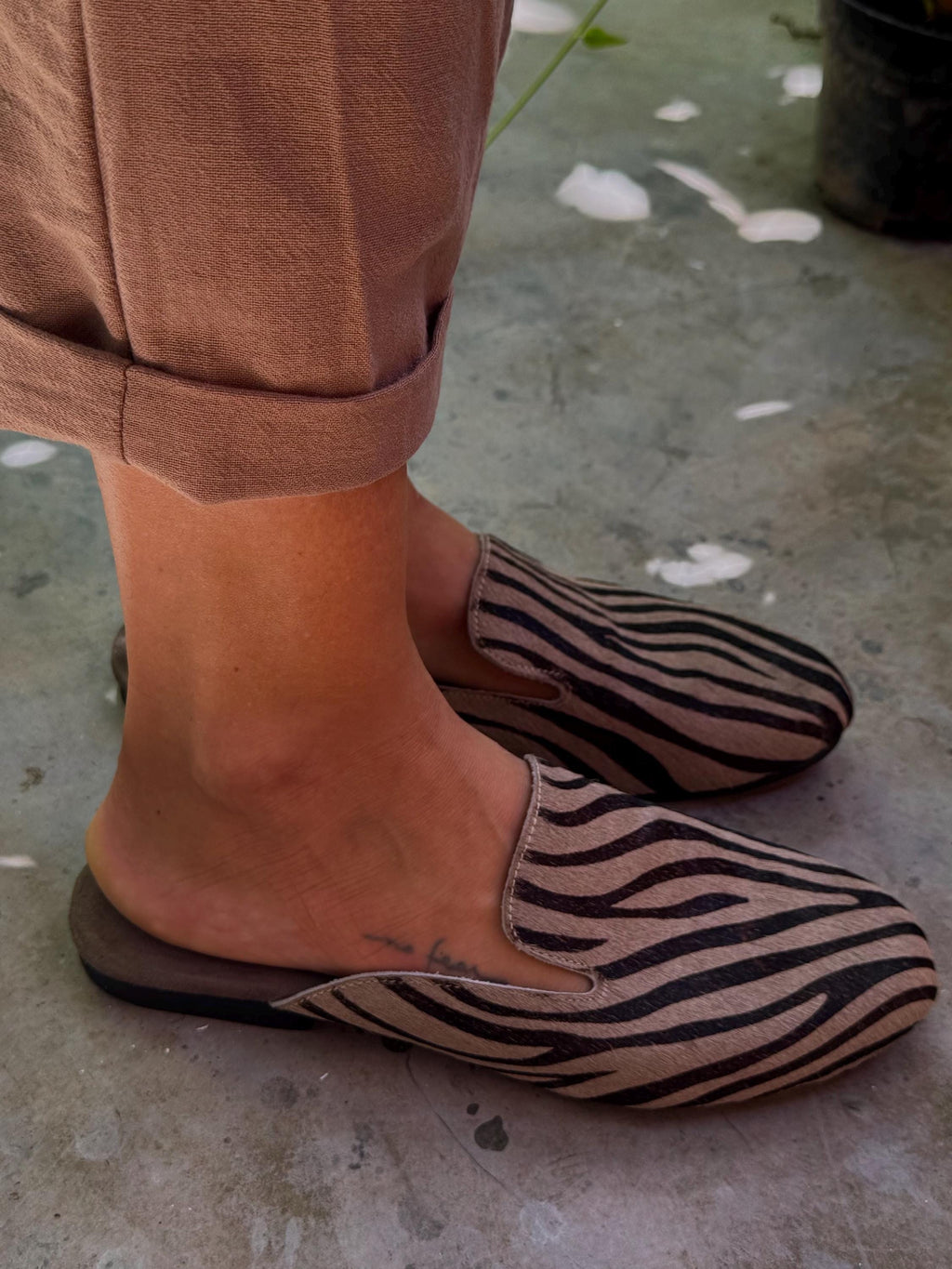 Genuine fur and suede zebra print momen mules — Brown
