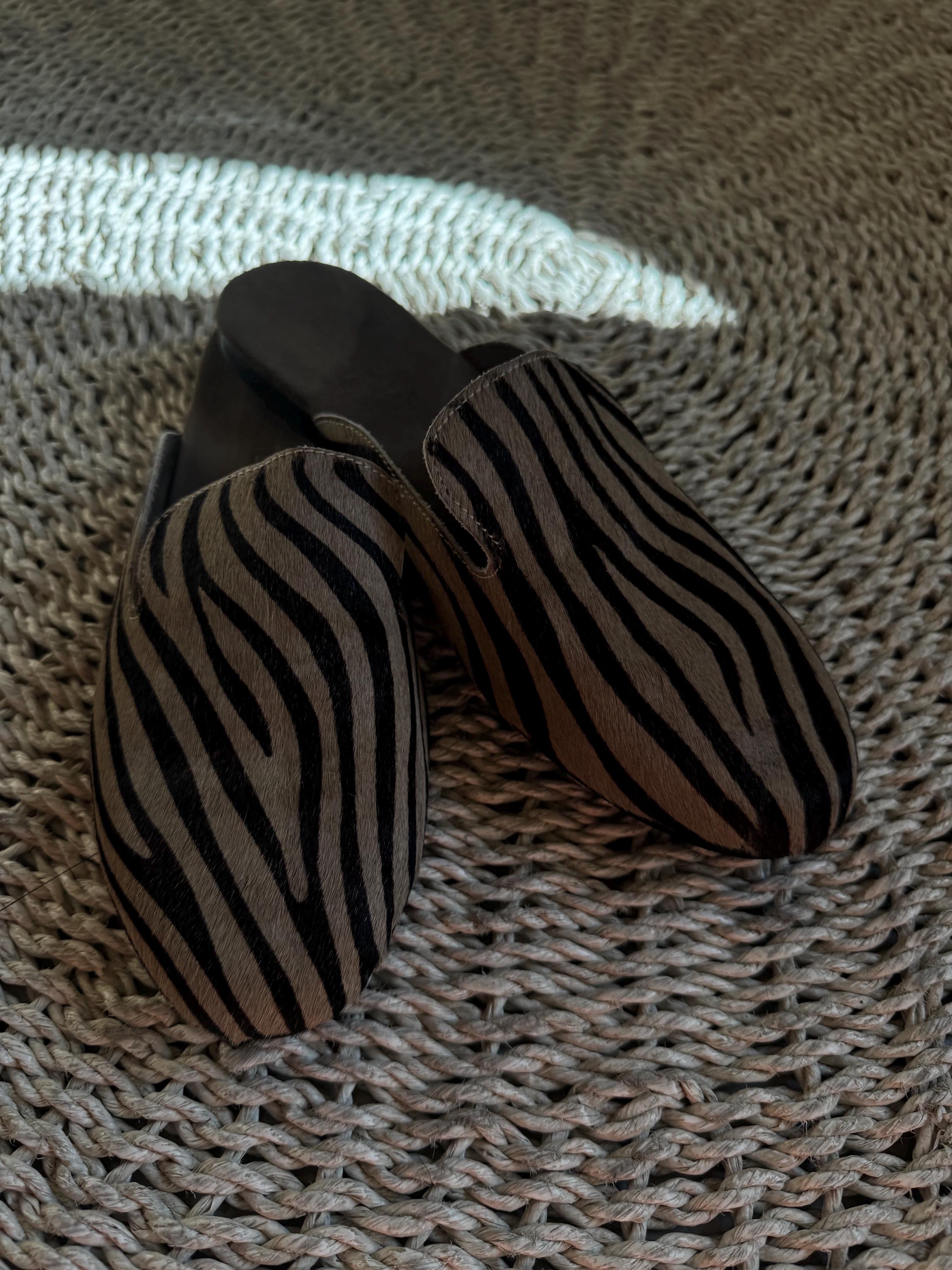 Genuine fur and suede zebra print momen mules — Brown